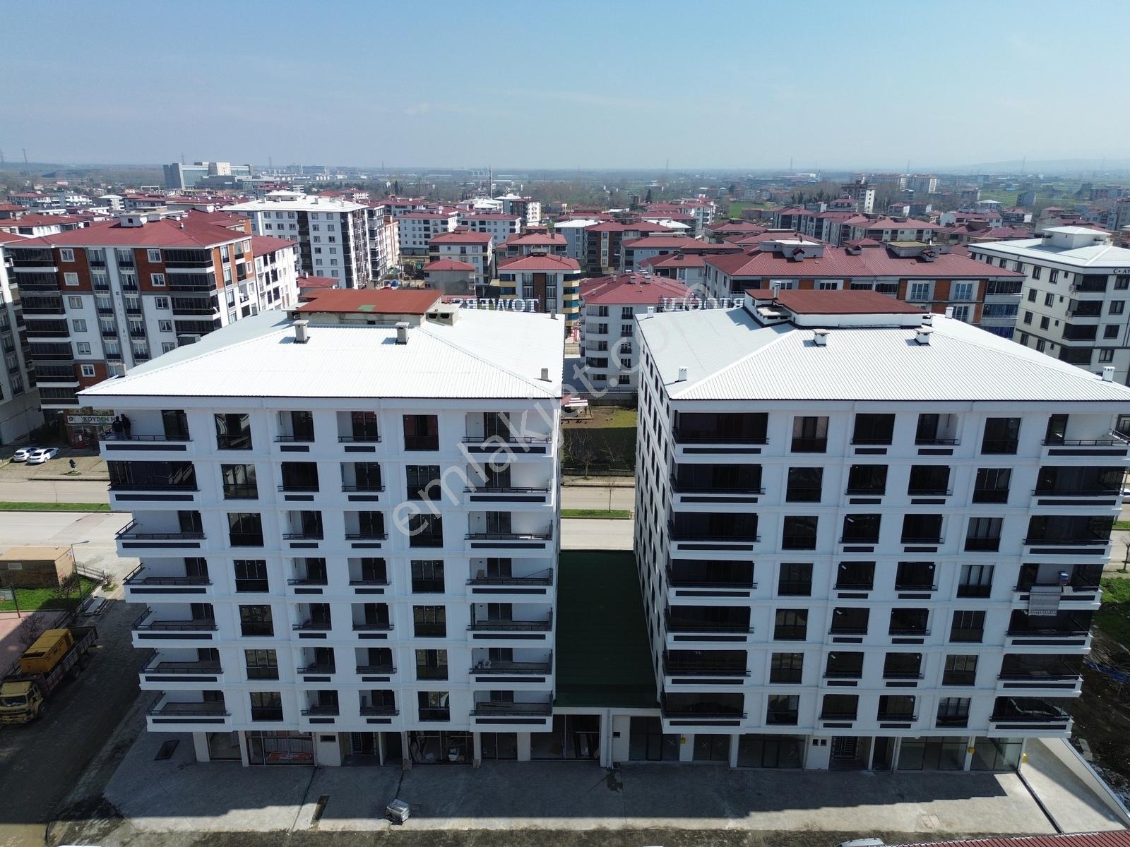 Yağmur Emlaktan Kiralık Üç Cepheli Harika Konumlu 163 M2 Dükkan - Görsel 2