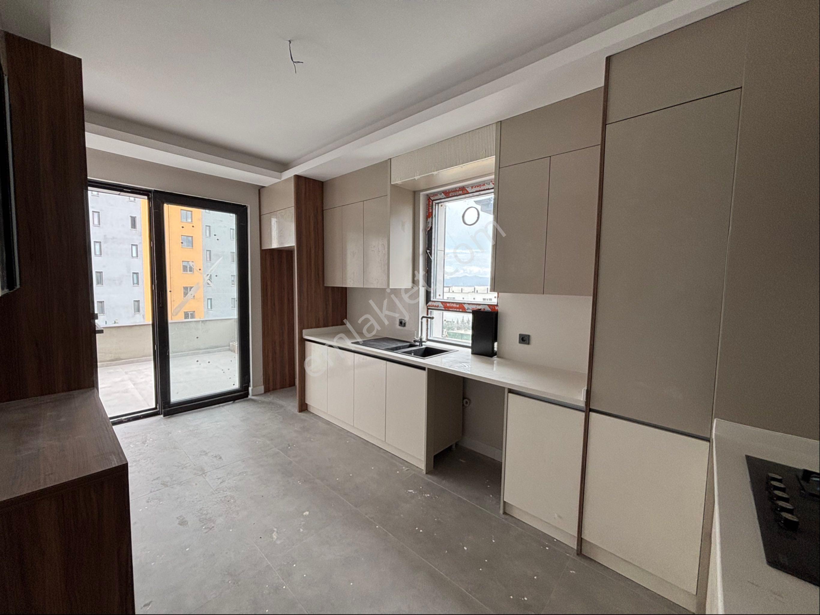 Ankara Bağlıca Satılık Geniş Bahçeli Asansörlü Sıfır Lüks Villa - Görsel 13