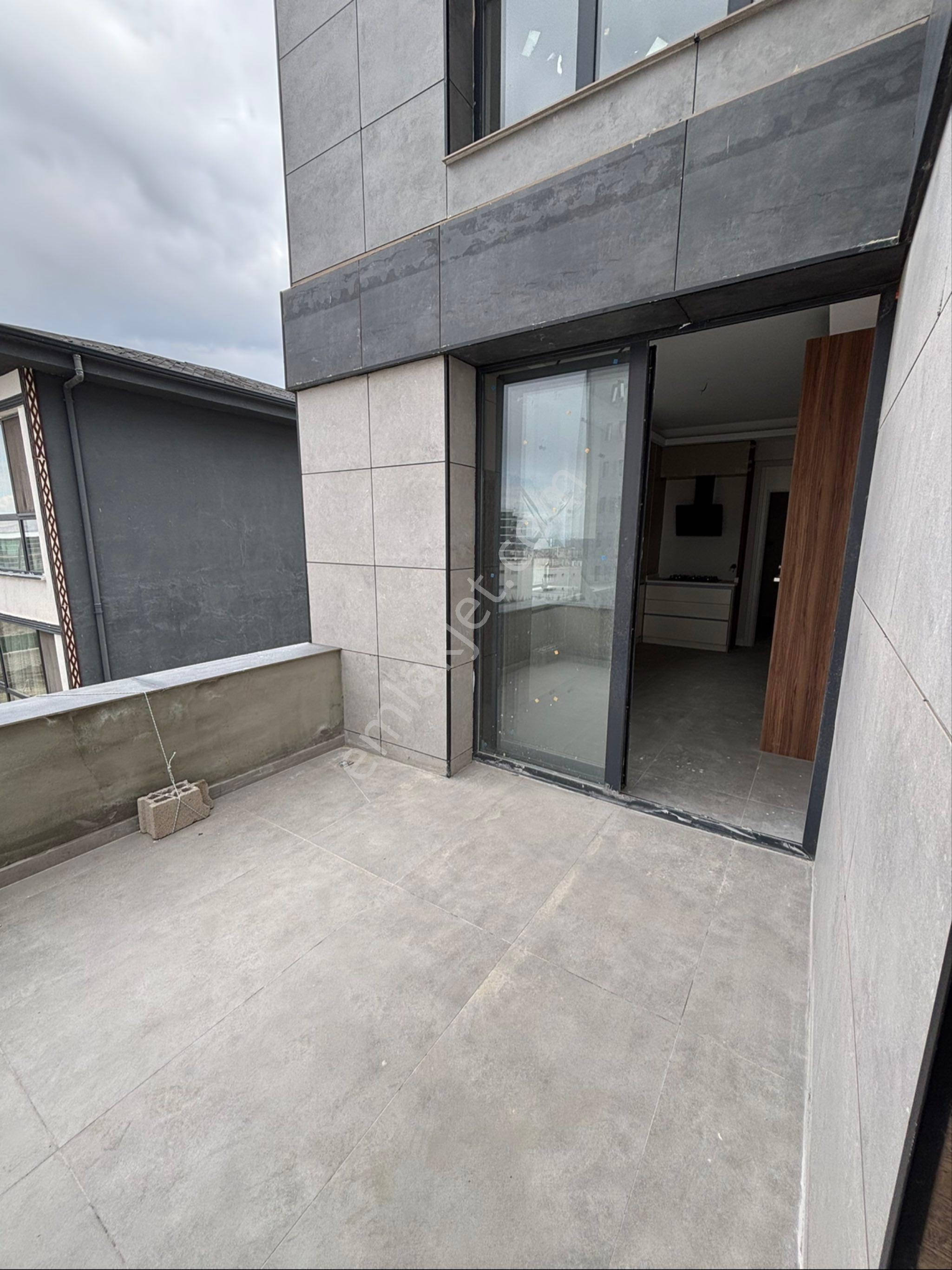 Ankara Bağlıca Satılık Geniş Bahçeli Asansörlü Sıfır Lüks Villa - Görsel 15