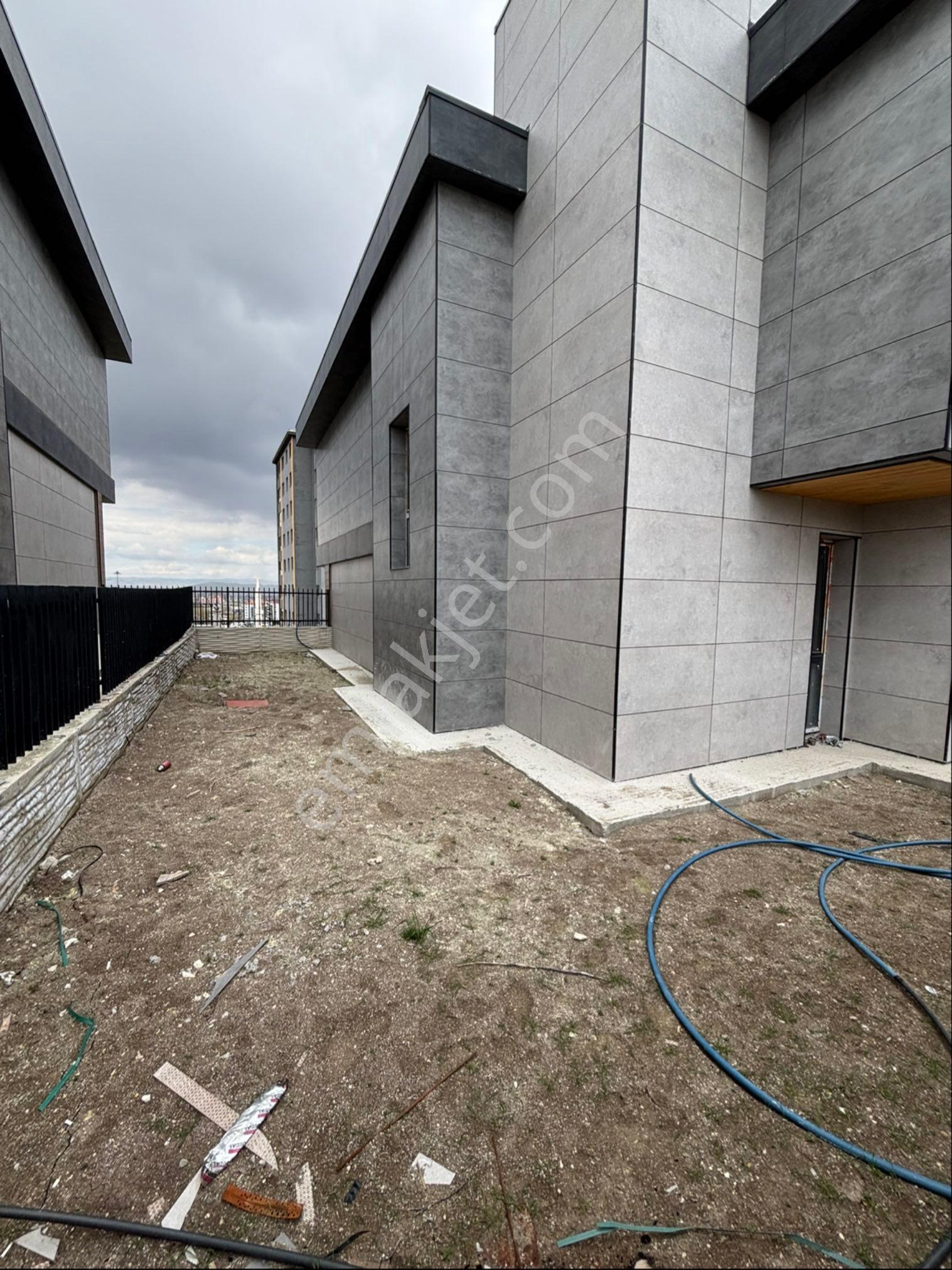 Ankara Bağlıca Satılık Geniş Bahçeli Asansörlü Sıfır Lüks Villa - Görsel 5