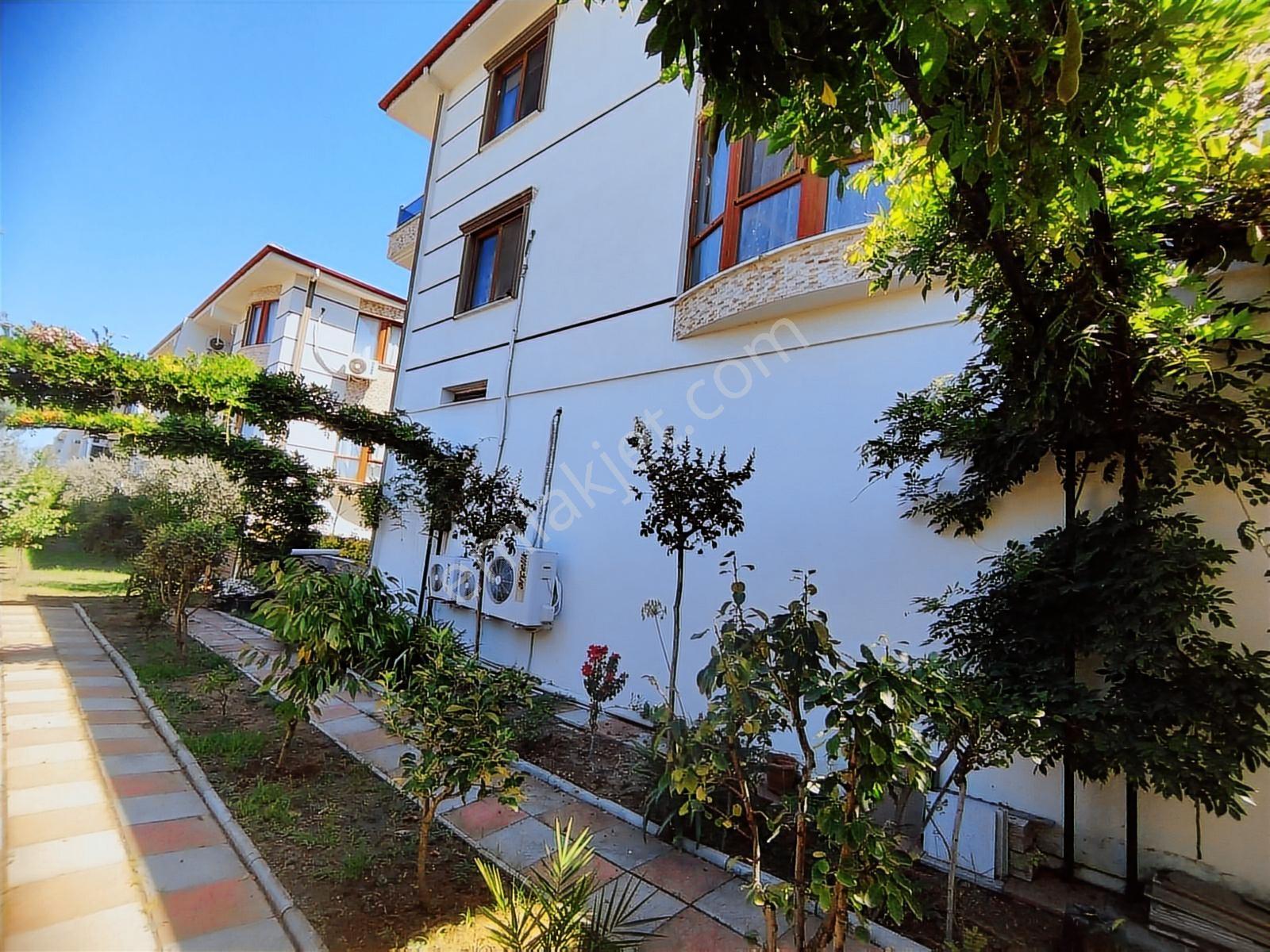 Yalova Merkez Hastane Yolunda Havuzlu Site İçerisinde İkiz Villa - Görsel 14
