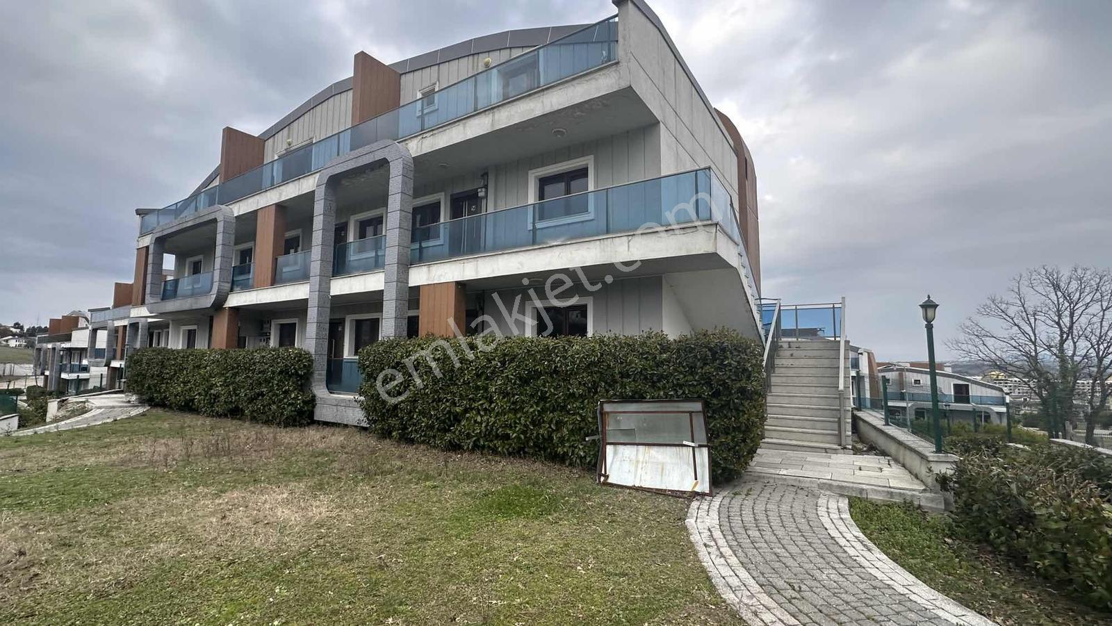 Turyap Soner'den, Site İçinde Kiralık Eşyalı 3+1 Bahçe Dubleksi