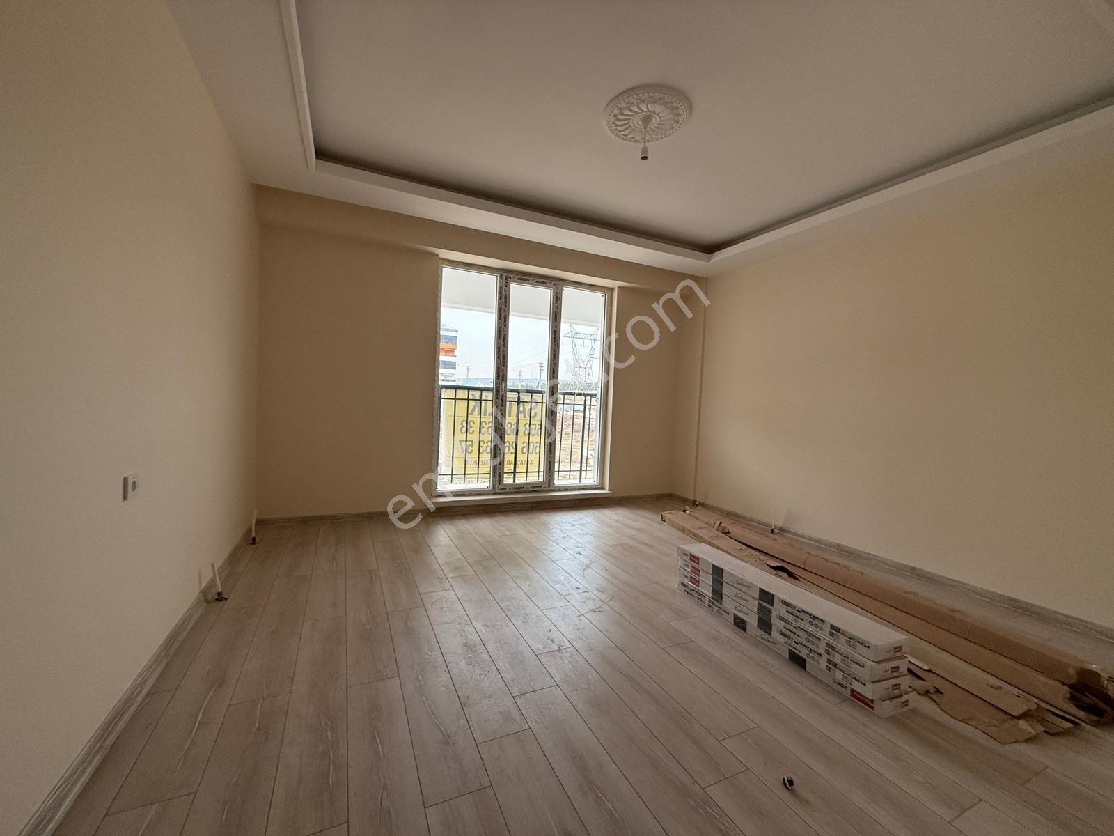 Giyinme Odalı 3+1 Kat Konumunda Altta Daire Var - Görsel 11