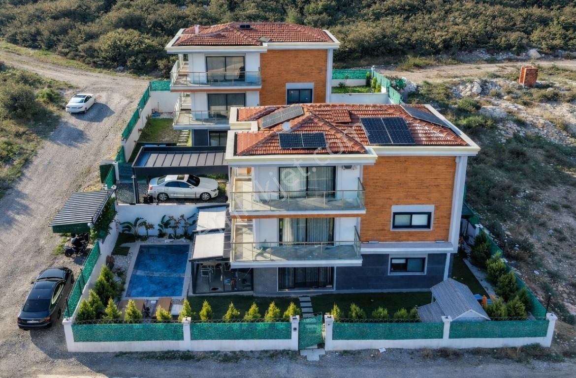 Fırsat!!villakentte Müstakil Havuzlu 5+1 Satılık Tripleks V