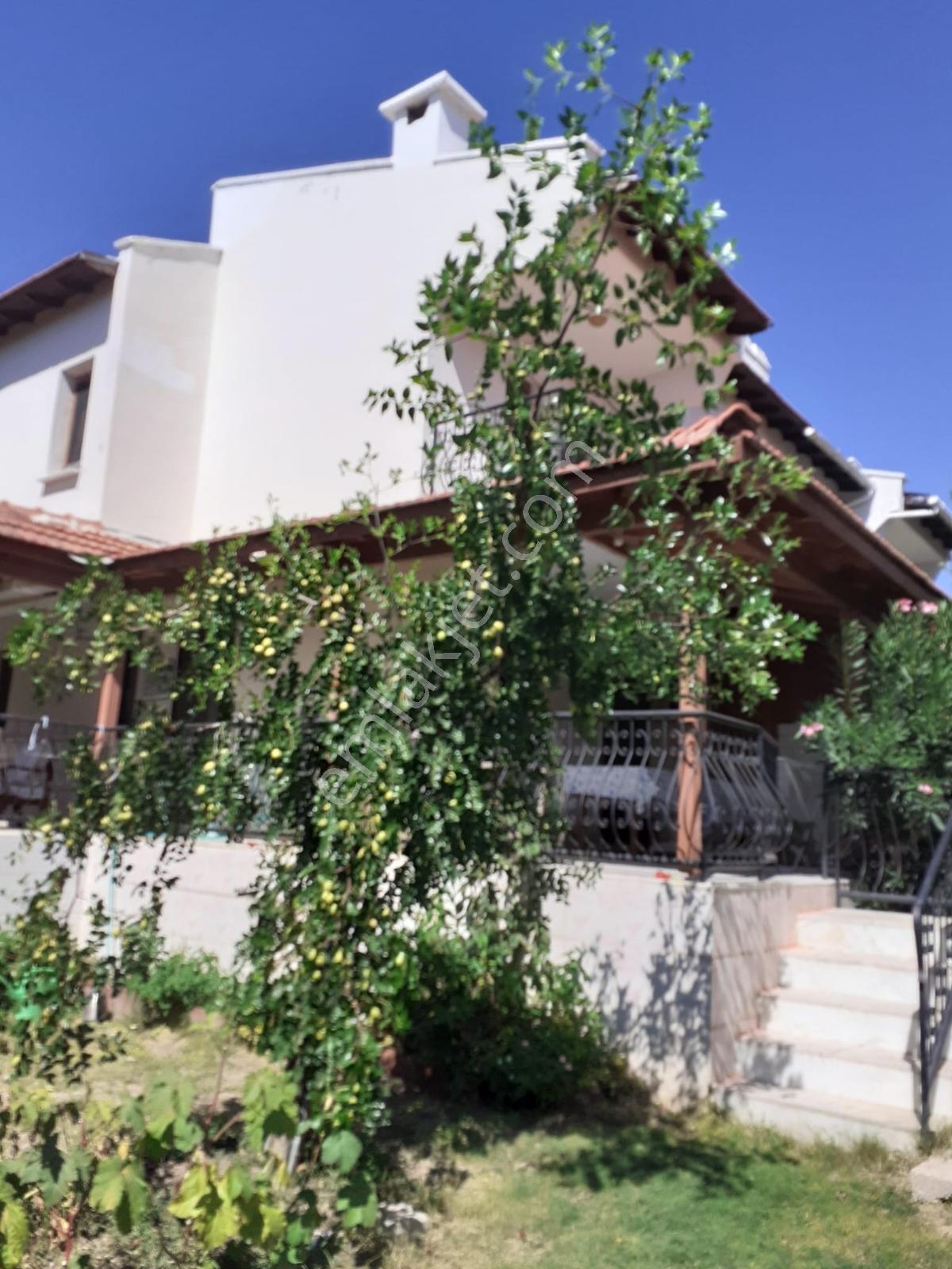 Çeşme Şifne'de Ful Eşyalı Kiralık Villa
