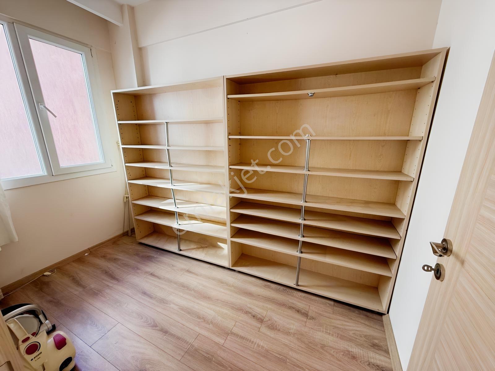 Bayraklı'da Deniz Manzaralı, Otoparklı 5+1 Dubleks Kiralık Daire - Görsel 31