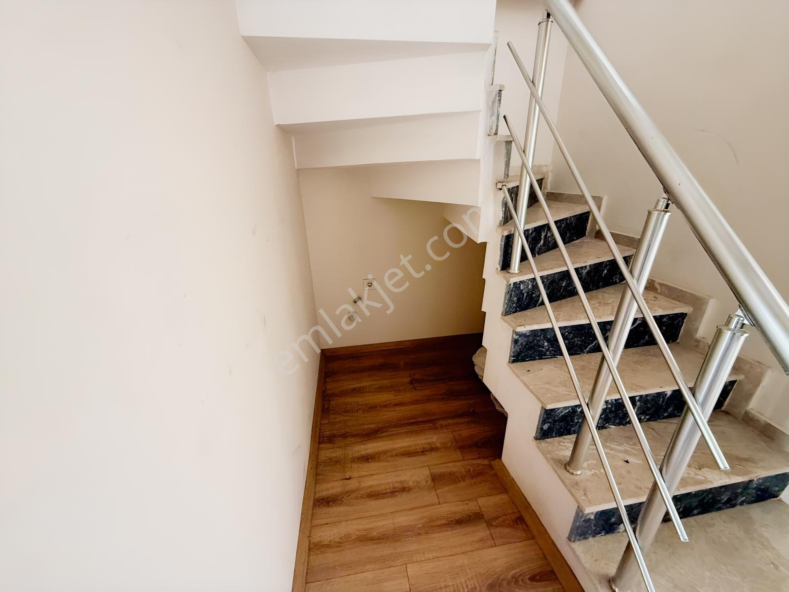 Bayraklı'da Deniz Manzaralı, Otoparklı 5+1 Dubleks Kiralık Daire - Görsel 39