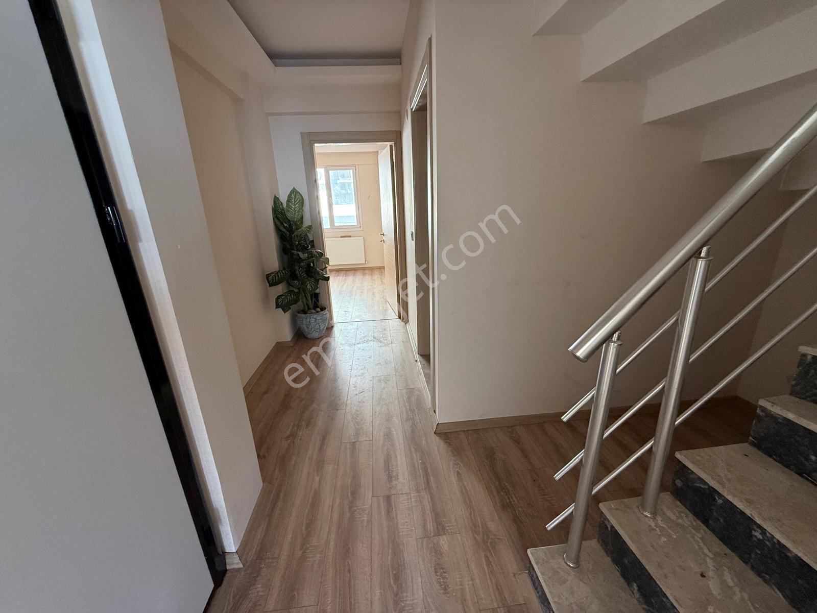 Bayraklı'da Deniz Manzaralı, Otoparklı 5+1 Dubleks Kiralık Daire - Görsel 17
