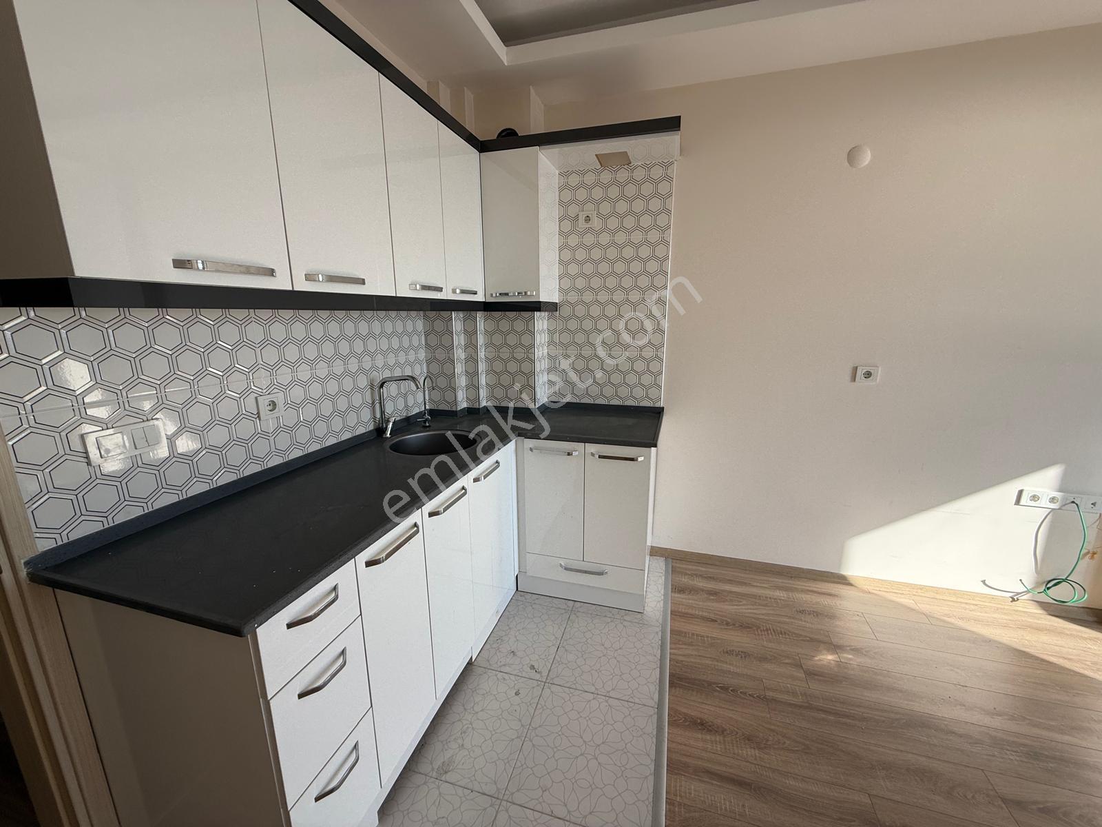 Bayraklı'da Deniz Manzaralı, Otoparklı 5+1 Dubleks Kiralık Daire - Görsel 33