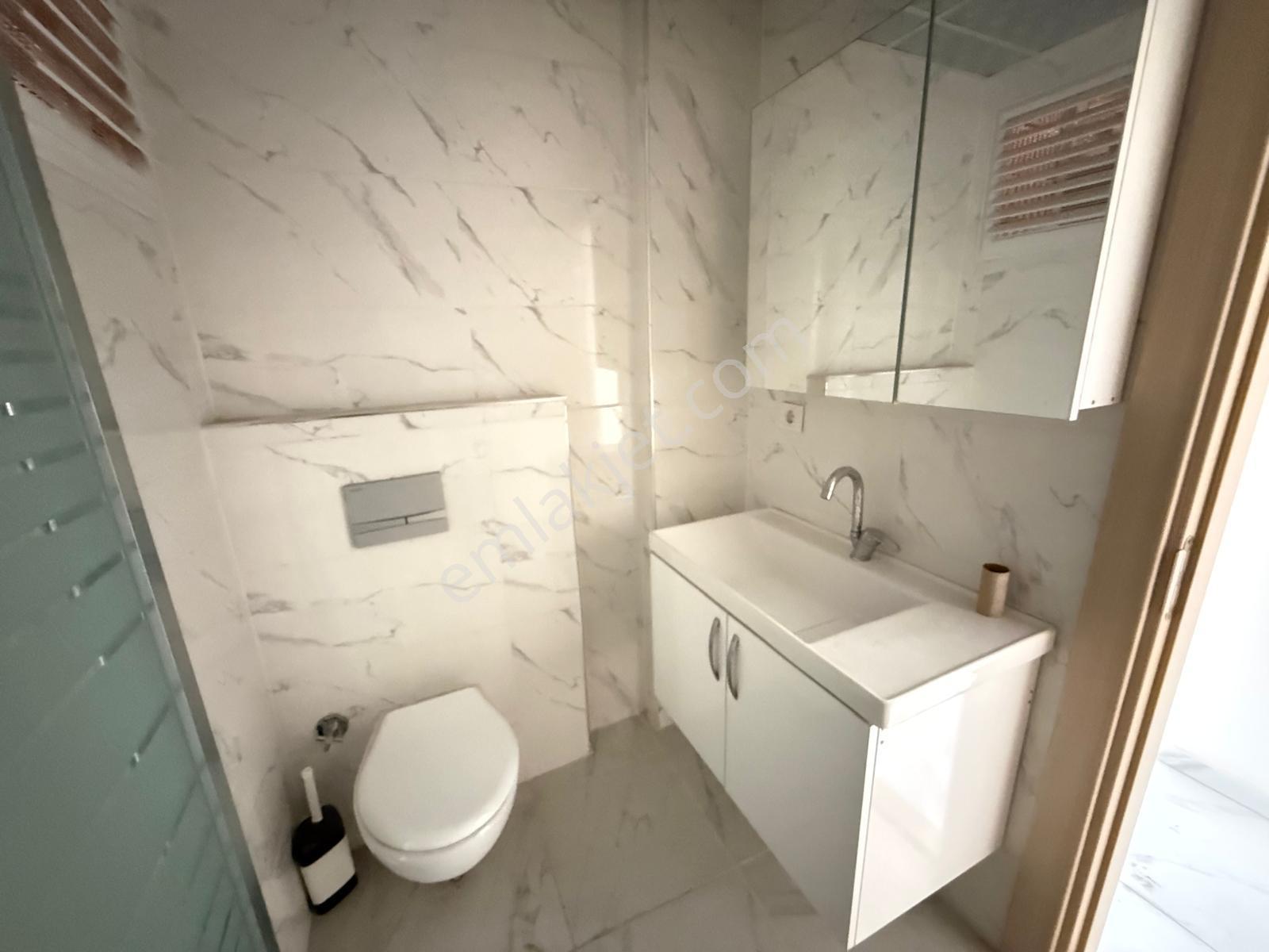 Bayraklı'da Deniz Manzaralı, Otoparklı 5+1 Dubleks Kiralık Daire - Görsel 20