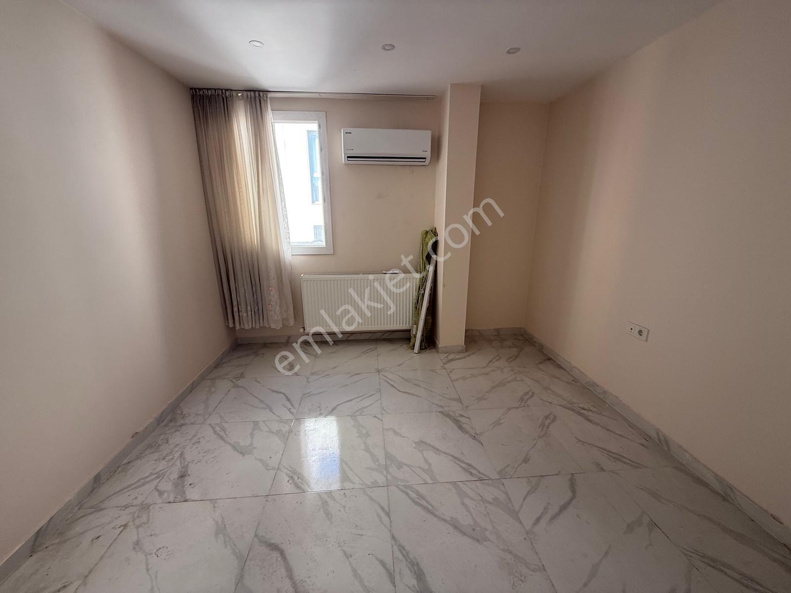 Bayraklı'da Deniz Manzaralı, Otoparklı 5+1 Dubleks Kiralık Daire - Görsel 32