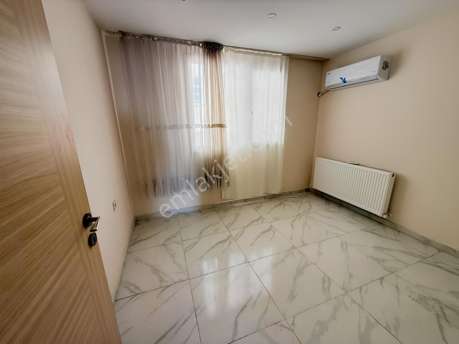 Bayraklı'da Deniz Manzaralı, Otoparklı 5+1 Dubleks Kiralık Daire - Görsel 3