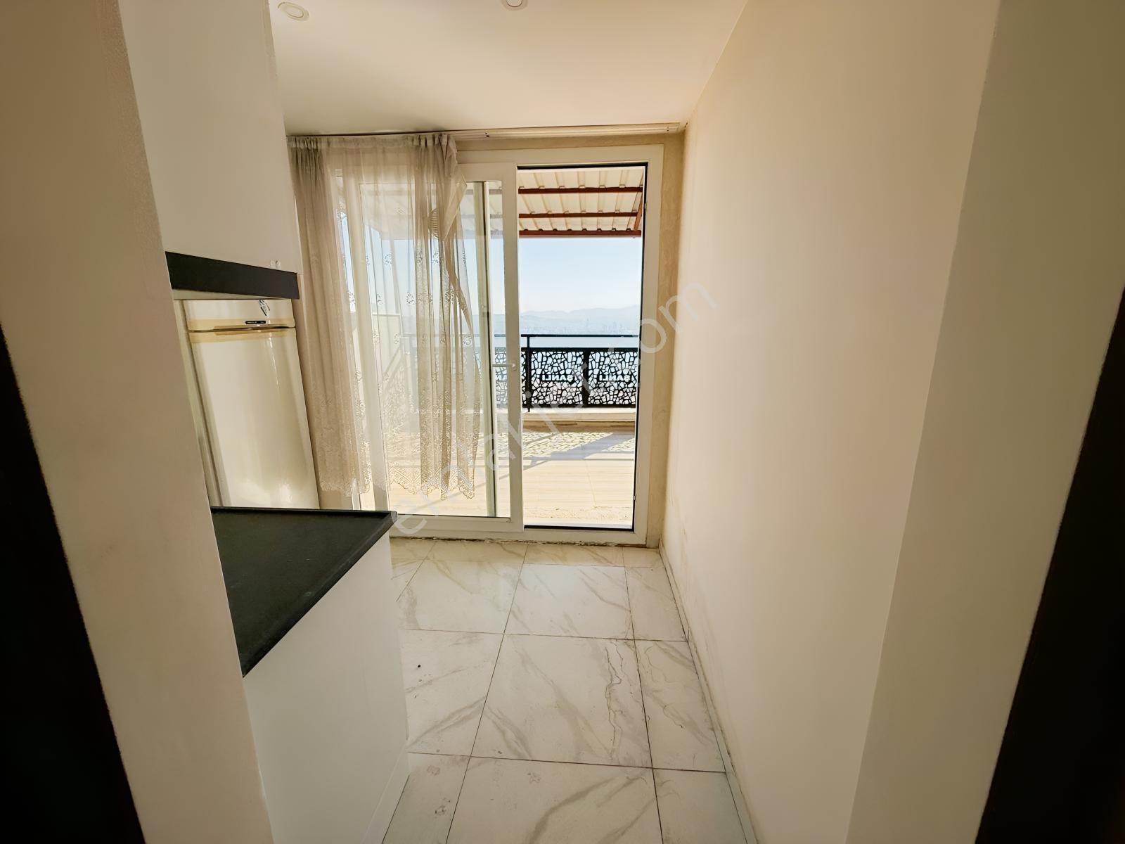 Bayraklı'da Deniz Manzaralı, Otoparklı 5+1 Dubleks Kiralık Daire - Görsel 8