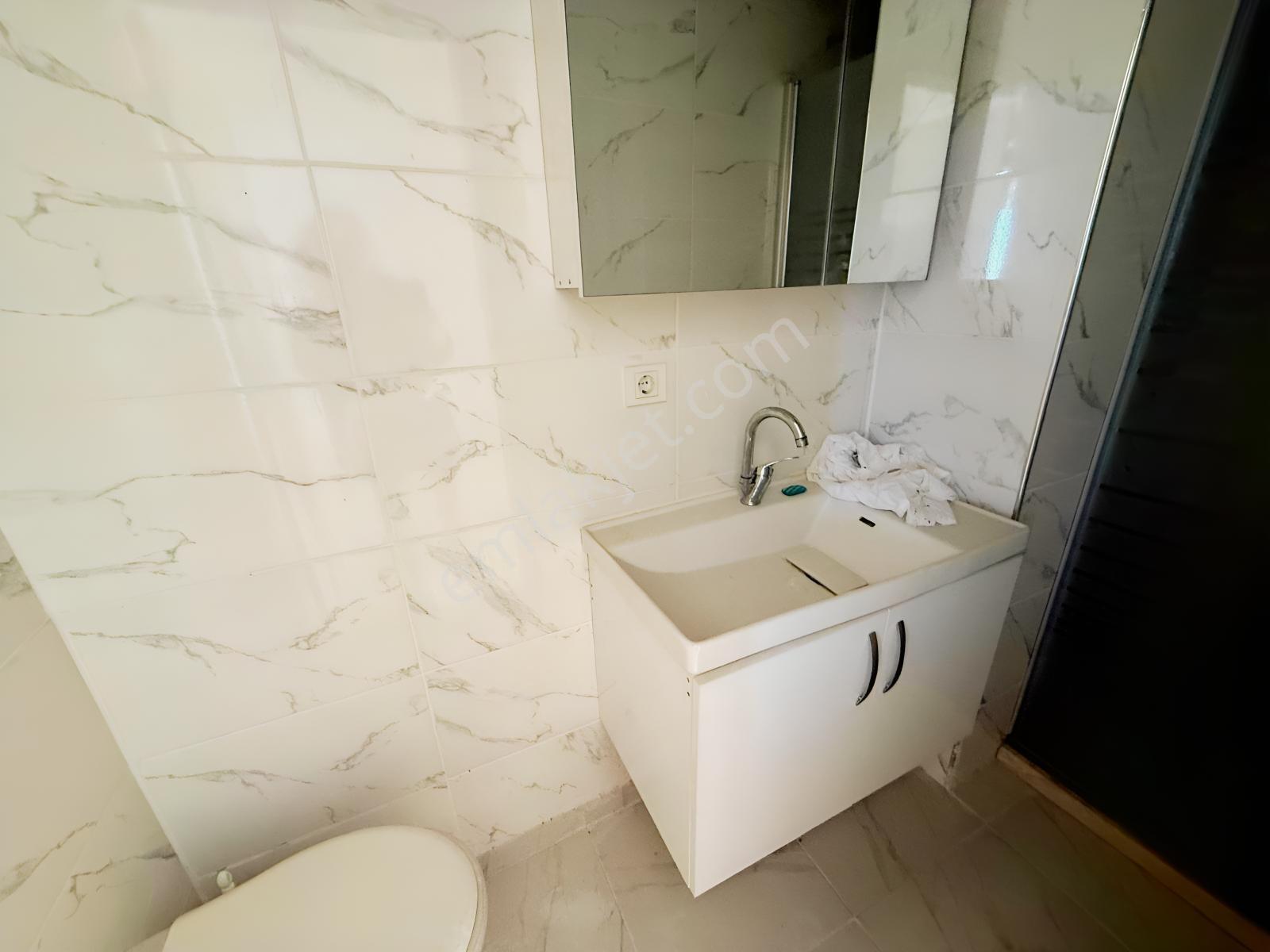 Bayraklı'da Deniz Manzaralı, Otoparklı 5+1 Dubleks Kiralık Daire - Görsel 16