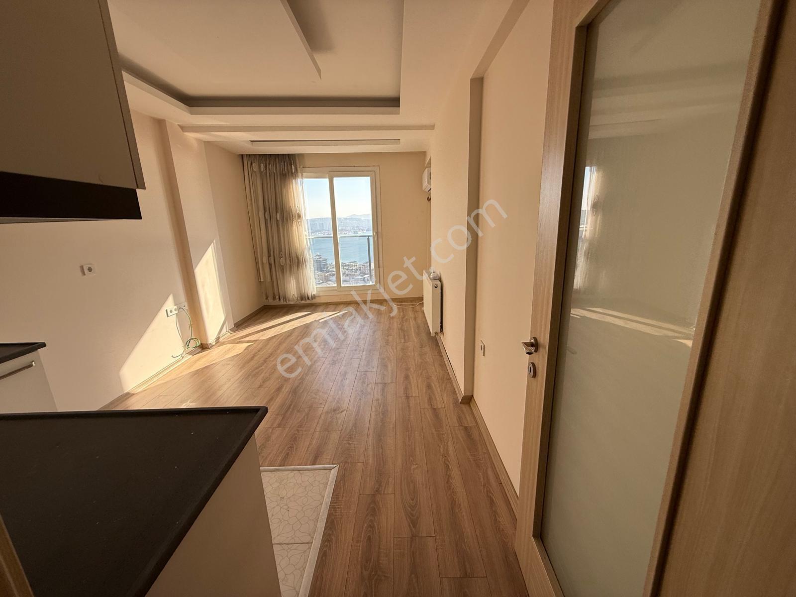 Bayraklı'da Deniz Manzaralı, Otoparklı 5+1 Dubleks Kiralık Daire - Görsel 2
