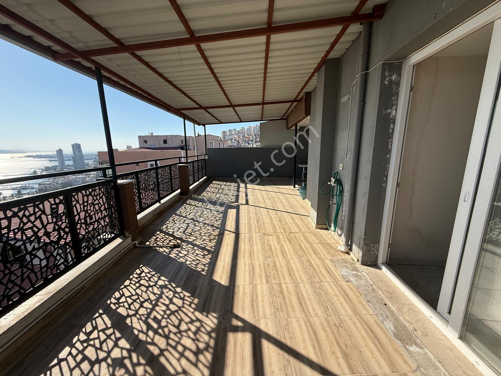 Bayraklı'da Deniz Manzaralı, Otoparklı 5+1 Dubleks Kiralık Daire - Görsel 35