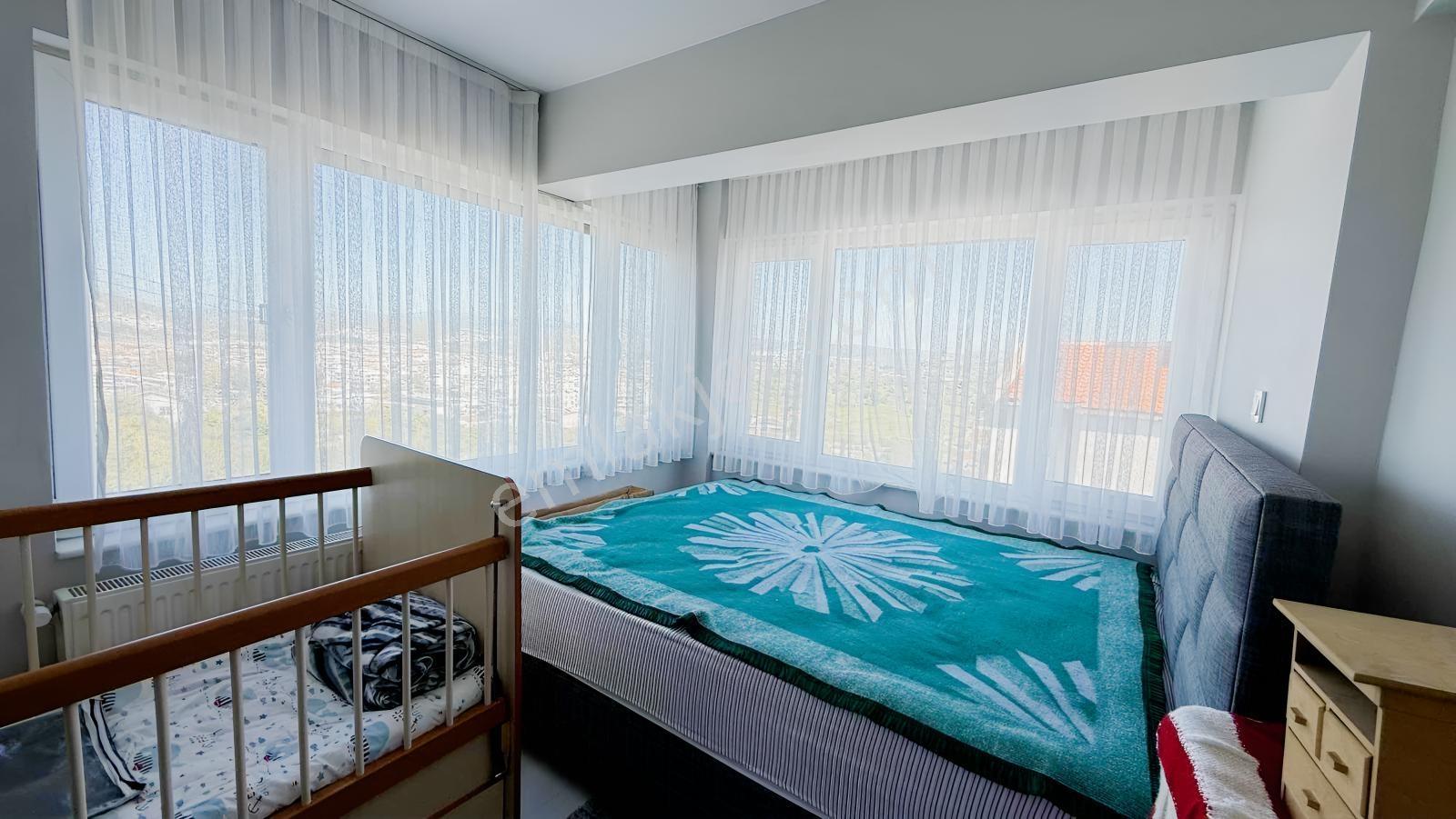 Sığacıkta Deniz Manzaralı Tripleks Bahçeli Villa - Görsel 18