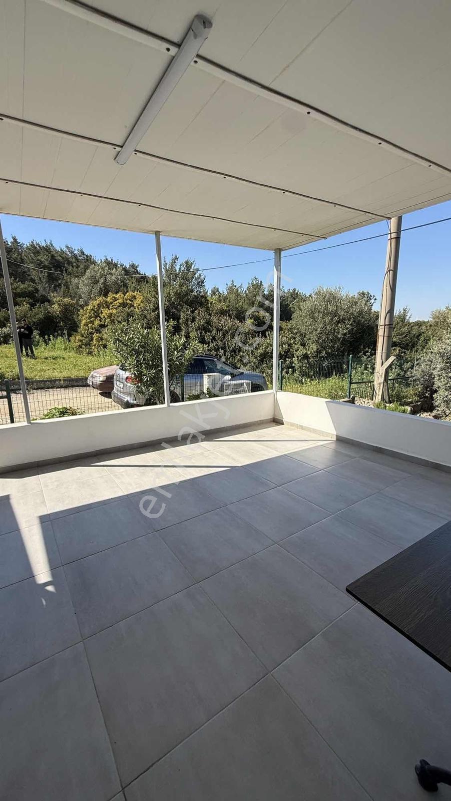 Sığacıkta Deniz Manzaralı Tripleks Bahçeli Villa - Görsel 10