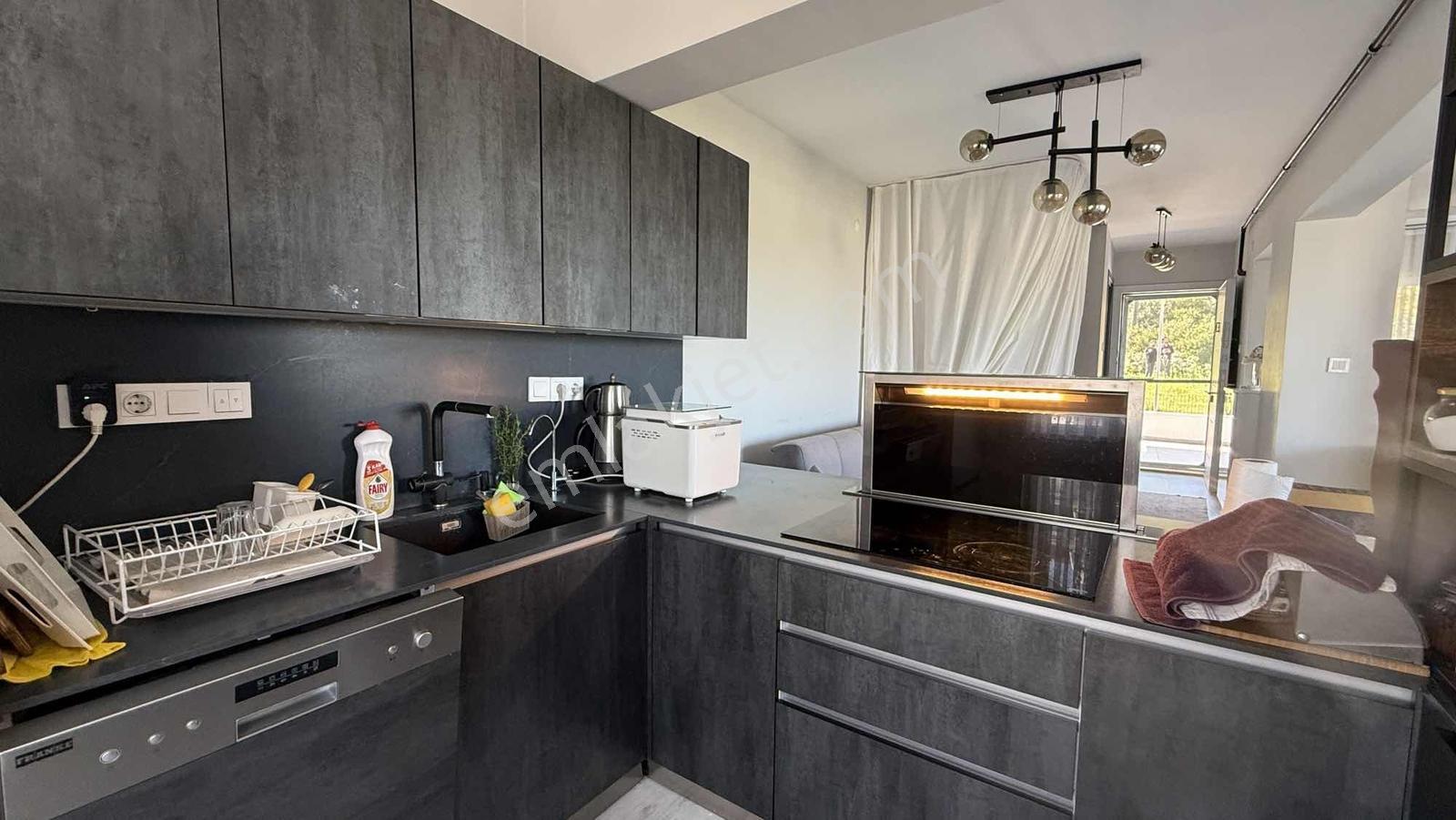 Sığacıkta Deniz Manzaralı Tripleks Bahçeli Villa - Görsel 8