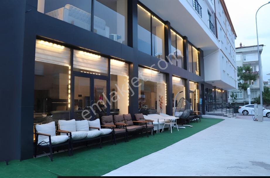 Aksaray Çarşı Merkezinde 300 M² Dükkan