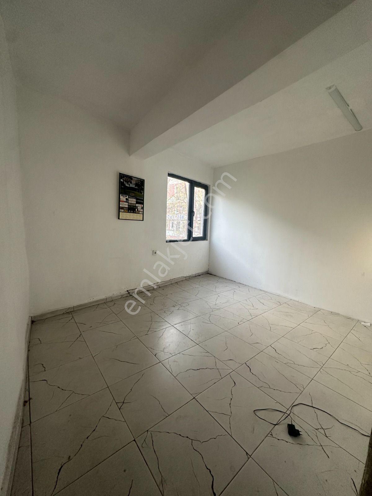 My Ekip Emlaktan Vişne Caddesine Yakın Satılık Showroom - Görsel 4