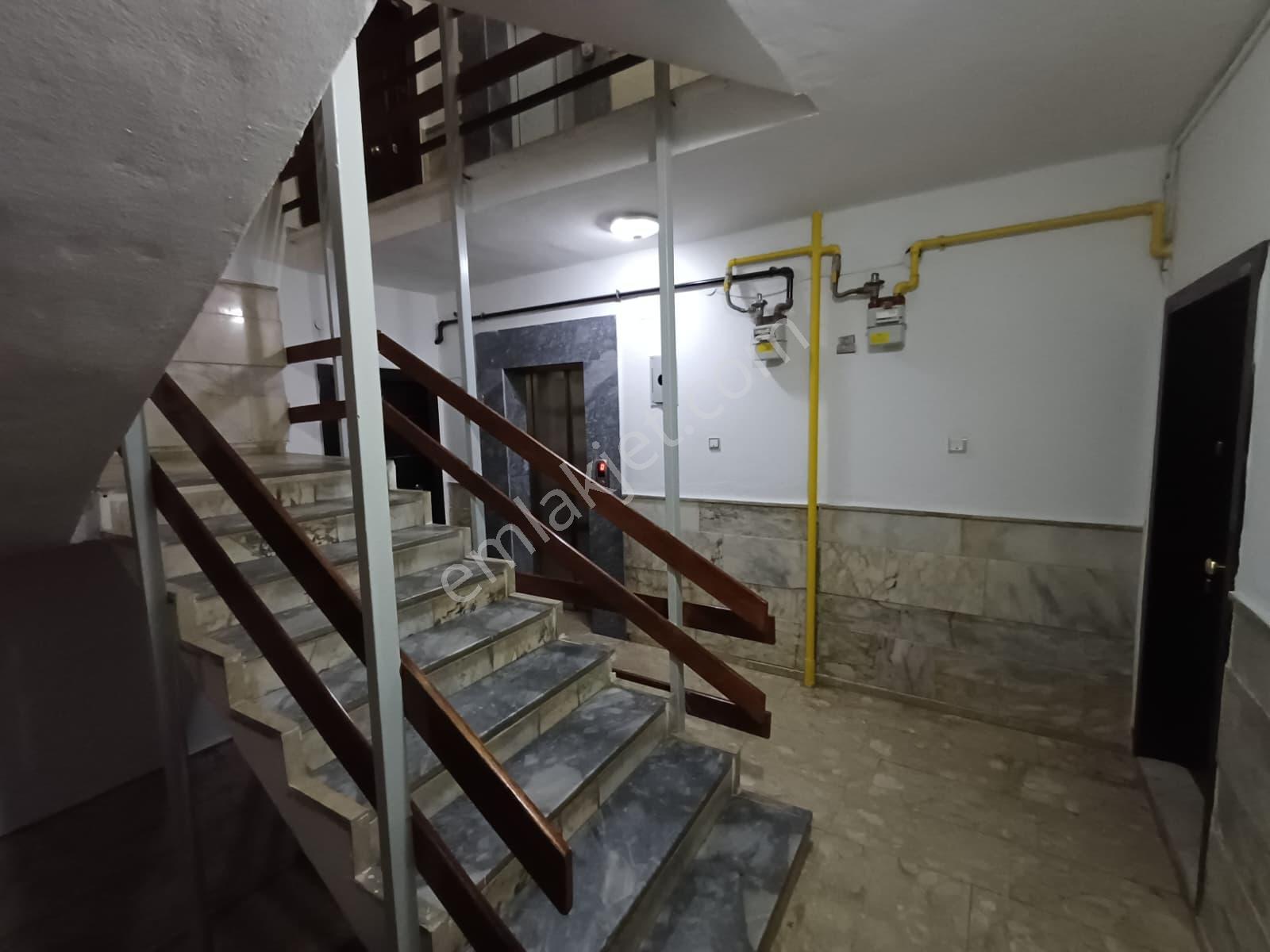 Yukarı Ayrancı Hoşdere Caddesinde Ön Cephe Katta Asansörlü Manzaralı 3+1 Satılık Daire - Görsel 33