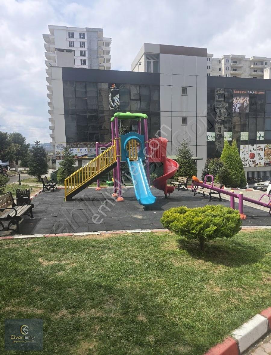 Şehrin İçinde Doğa İle Basbasa - Görsel 26