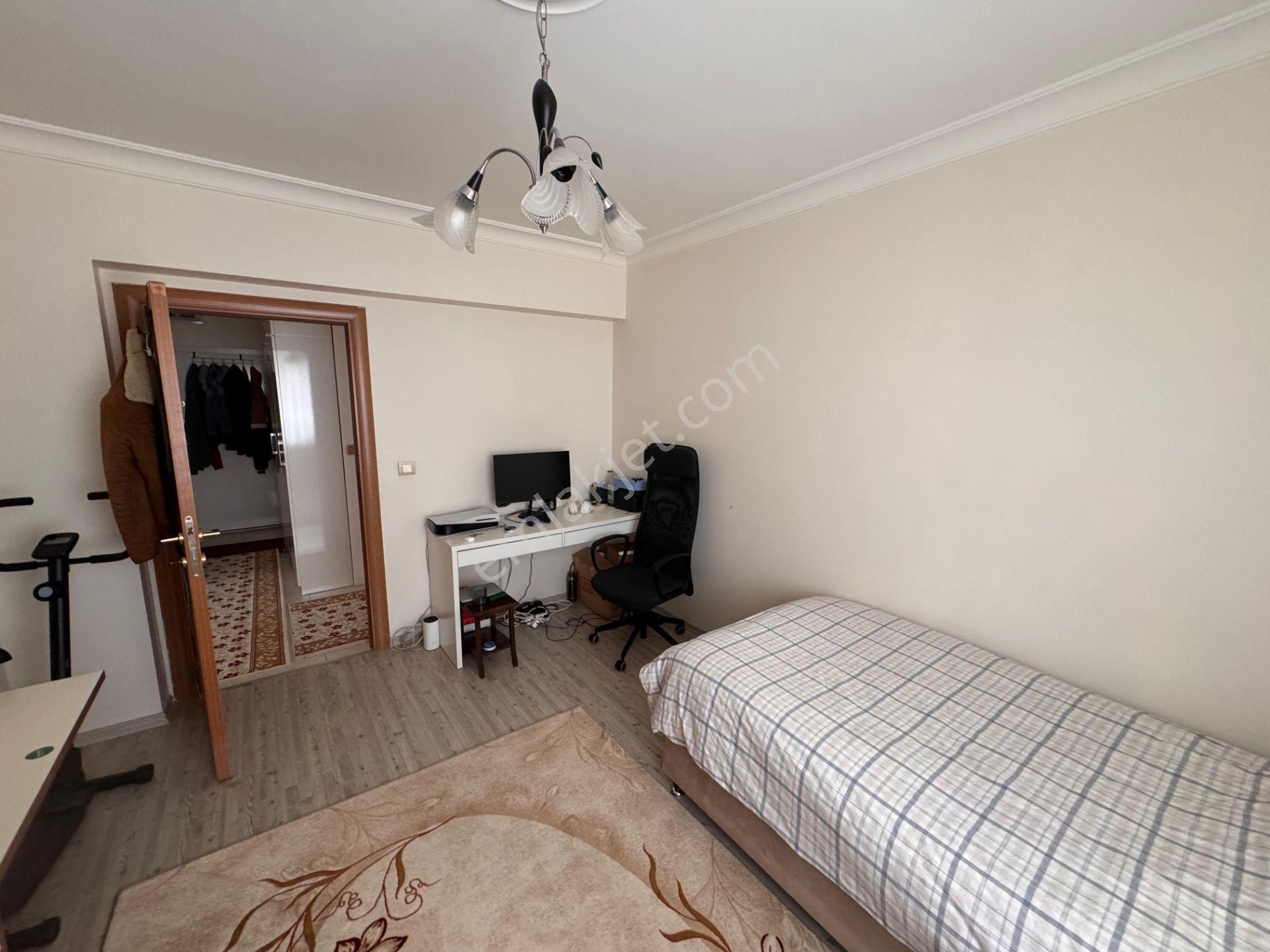 Bilgen Vatan'dan 23 Nisan Genç Bina Cadde Yakını Asansörlü 3+1 Ara Kat 140 M2 Satılık Daire - Görsel 13