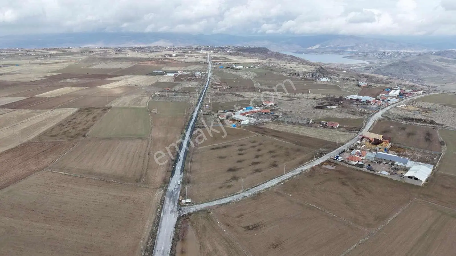 Çevrilde Anayol Üzerinde Satılık Tek Tapu Tarla - Görsel 3