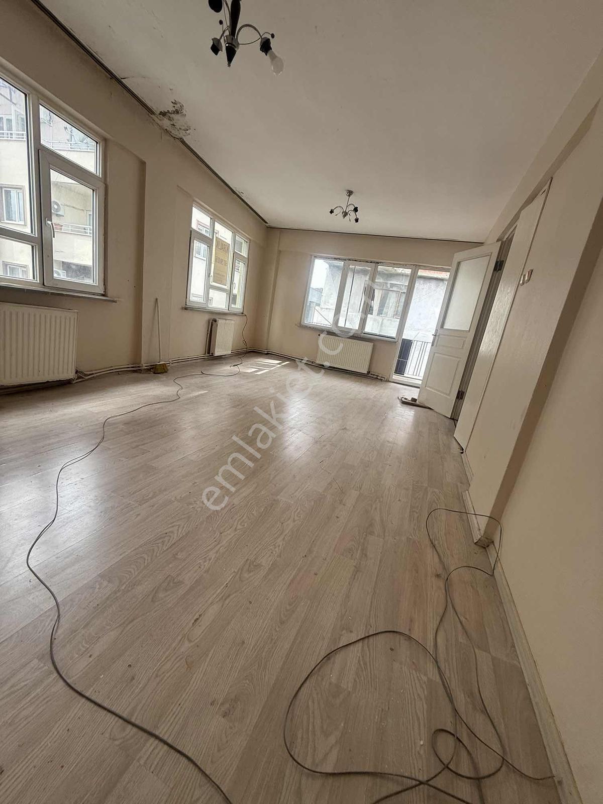 Dikkaldırımda Merkezi Konumda Geniş 3+1 Kiralık Daire - Görsel 10