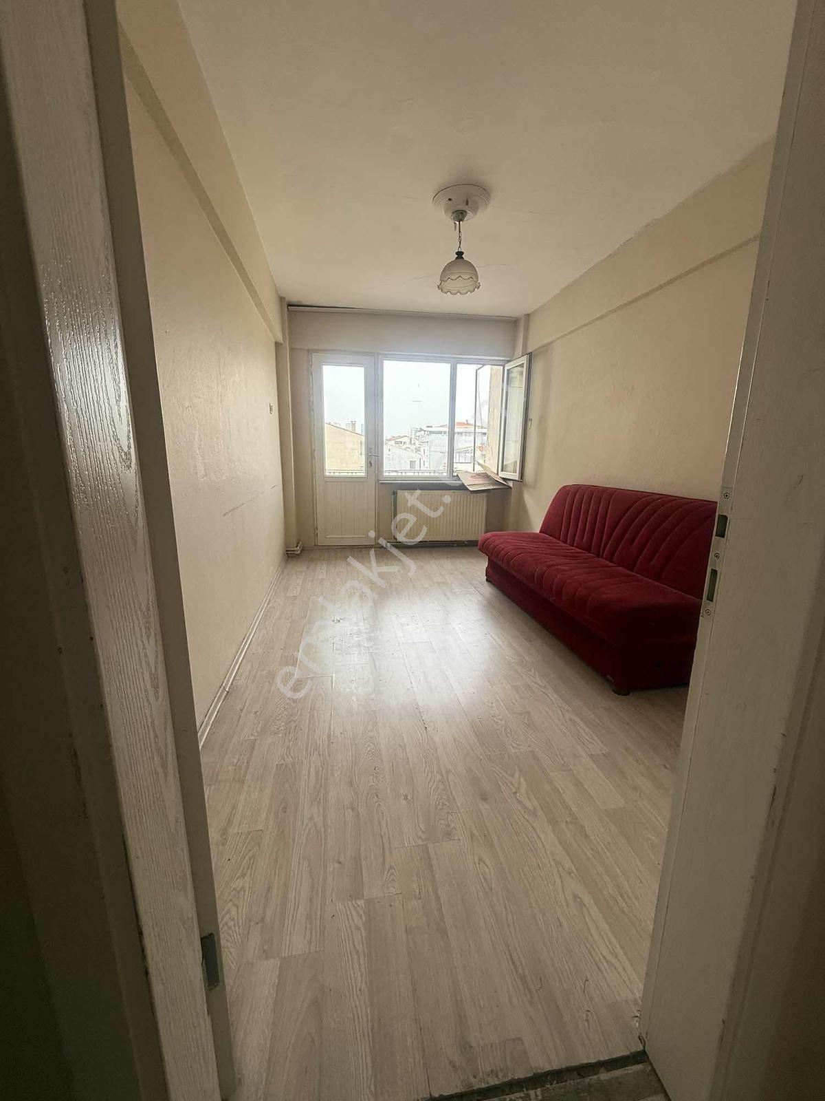 Dikkaldırımda Merkezi Konumda Geniş 3+1 Kiralık Daire - Görsel 6