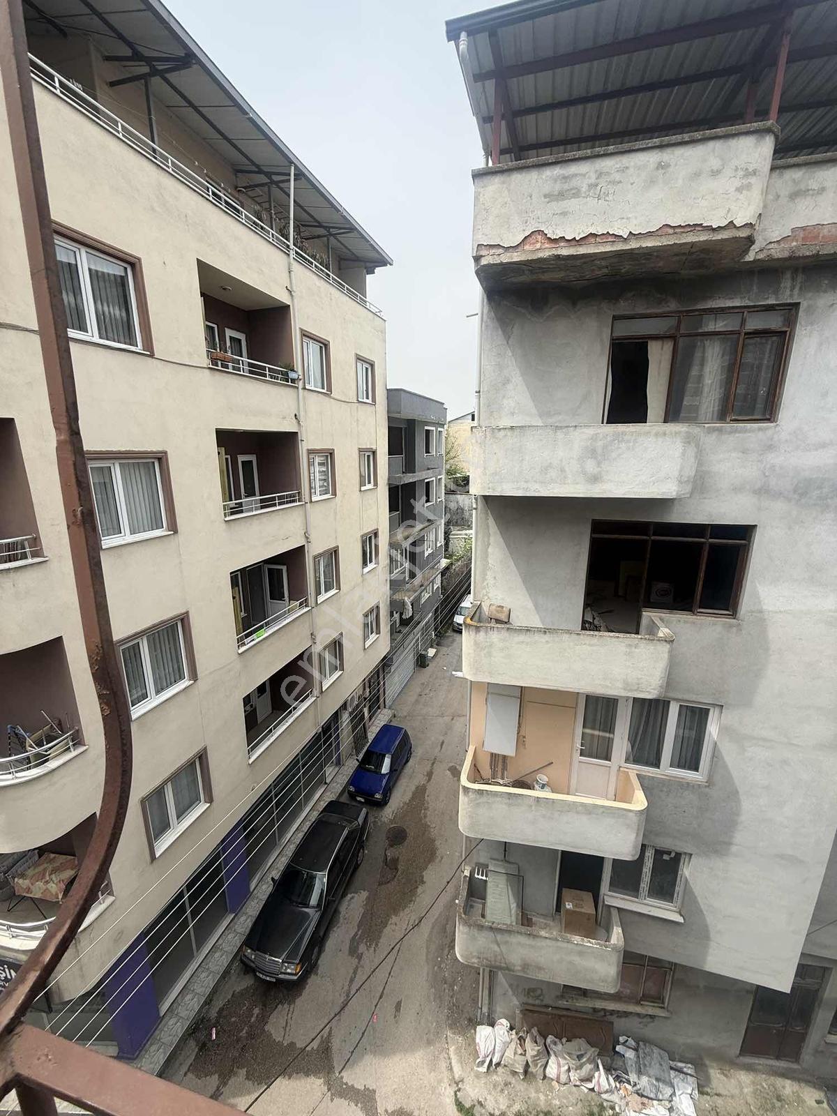 Dikkaldırımda Merkezi Konumda Geniş 3+1 Kiralık Daire - Görsel 14