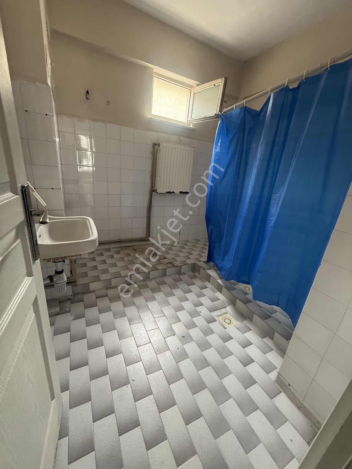 Dikkaldırımda Merkezi Konumda Geniş 3+1 Kiralık Daire - Görsel 12