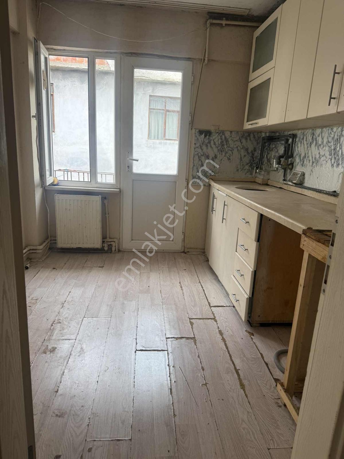 Dikkaldırımda Merkezi Konumda Geniş 3+1 Kiralık Daire - Görsel 15