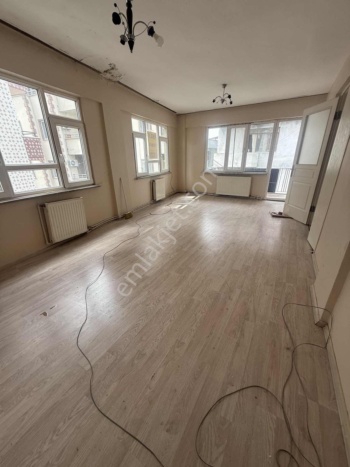 Dikkaldırımda Merkezi Konumda Geniş 3+1 Kiralık Daire - Görsel 20