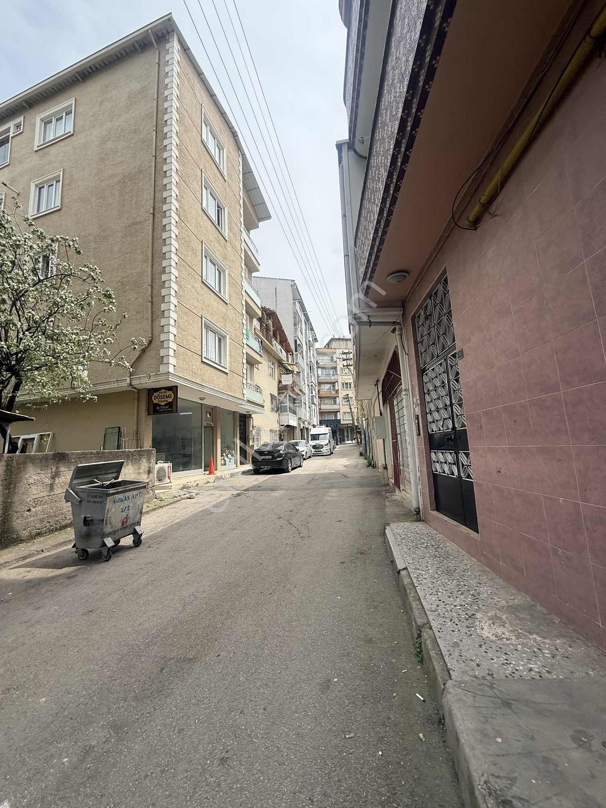 Dikkaldırımda Merkezi Konumda Geniş 3+1 Kiralık Daire - Görsel 13