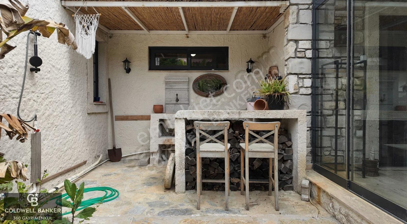 Urla Yağcılar Site İçi Bahçeli 1+1 Satılık Taş Loft Villa - Görsel 12