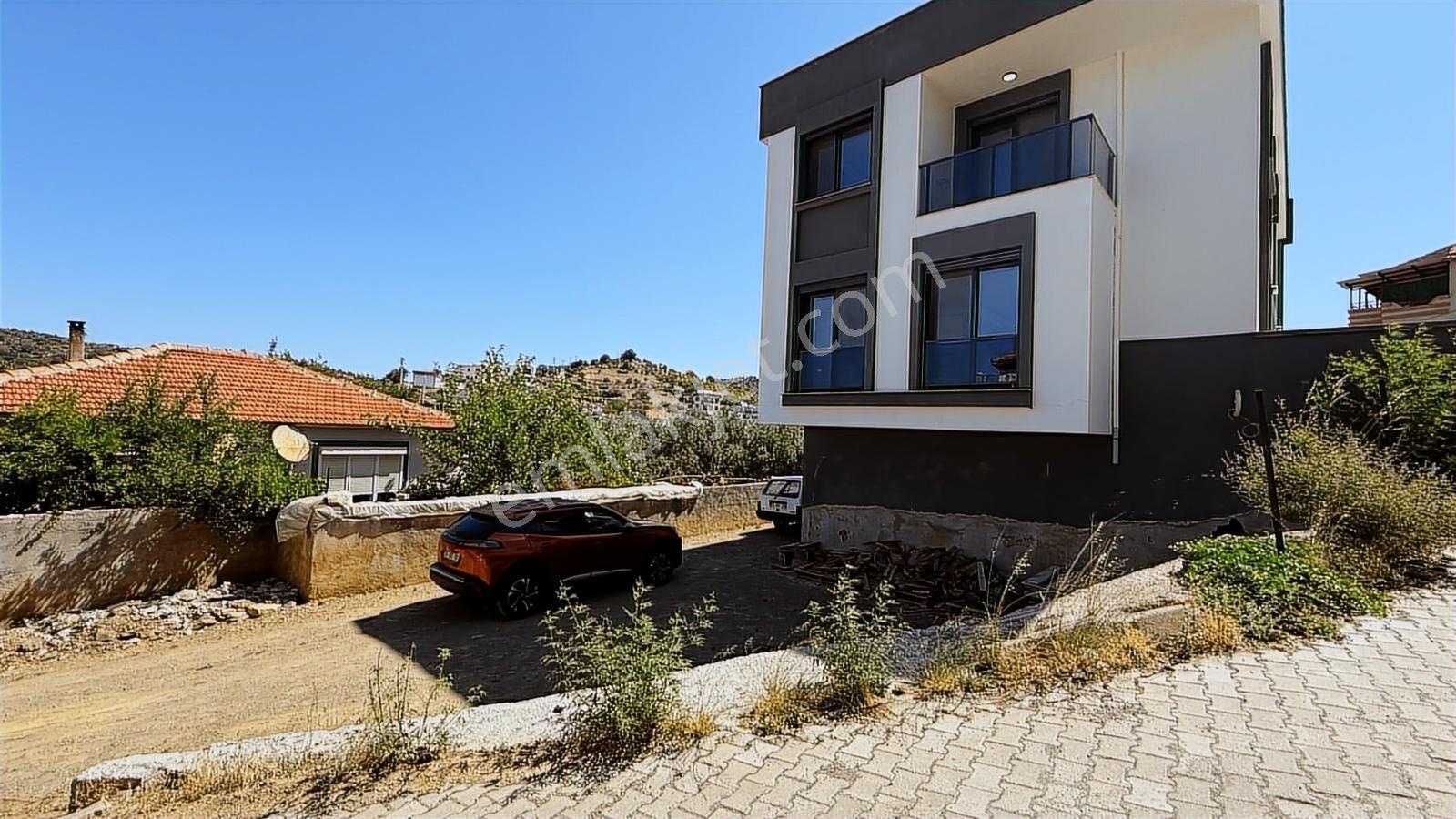 Seferihisar Ulamış Köyiçi Doğa Manzaralı Tripleks Villa - Görsel 10