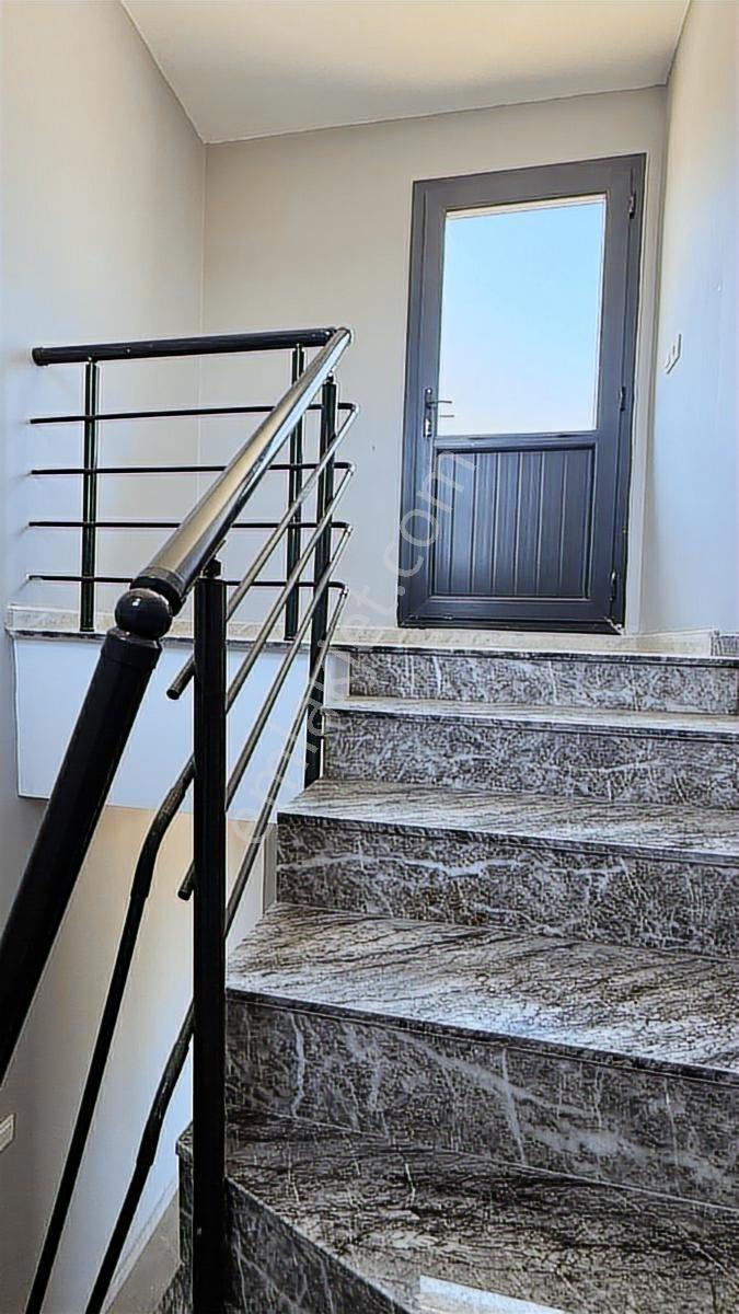 Seferihisar Ulamış Köyiçi Doğa Manzaralı Tripleks Villa - Görsel 15