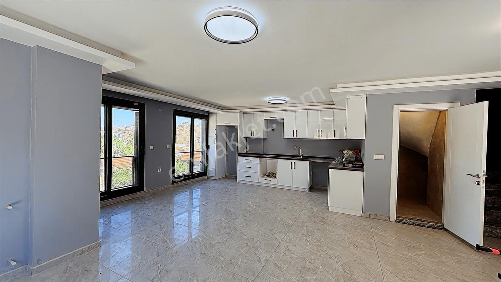 Seferihisar Ulamış Köyiçi Doğa Manzaralı Tripleks Villa - Görsel 4