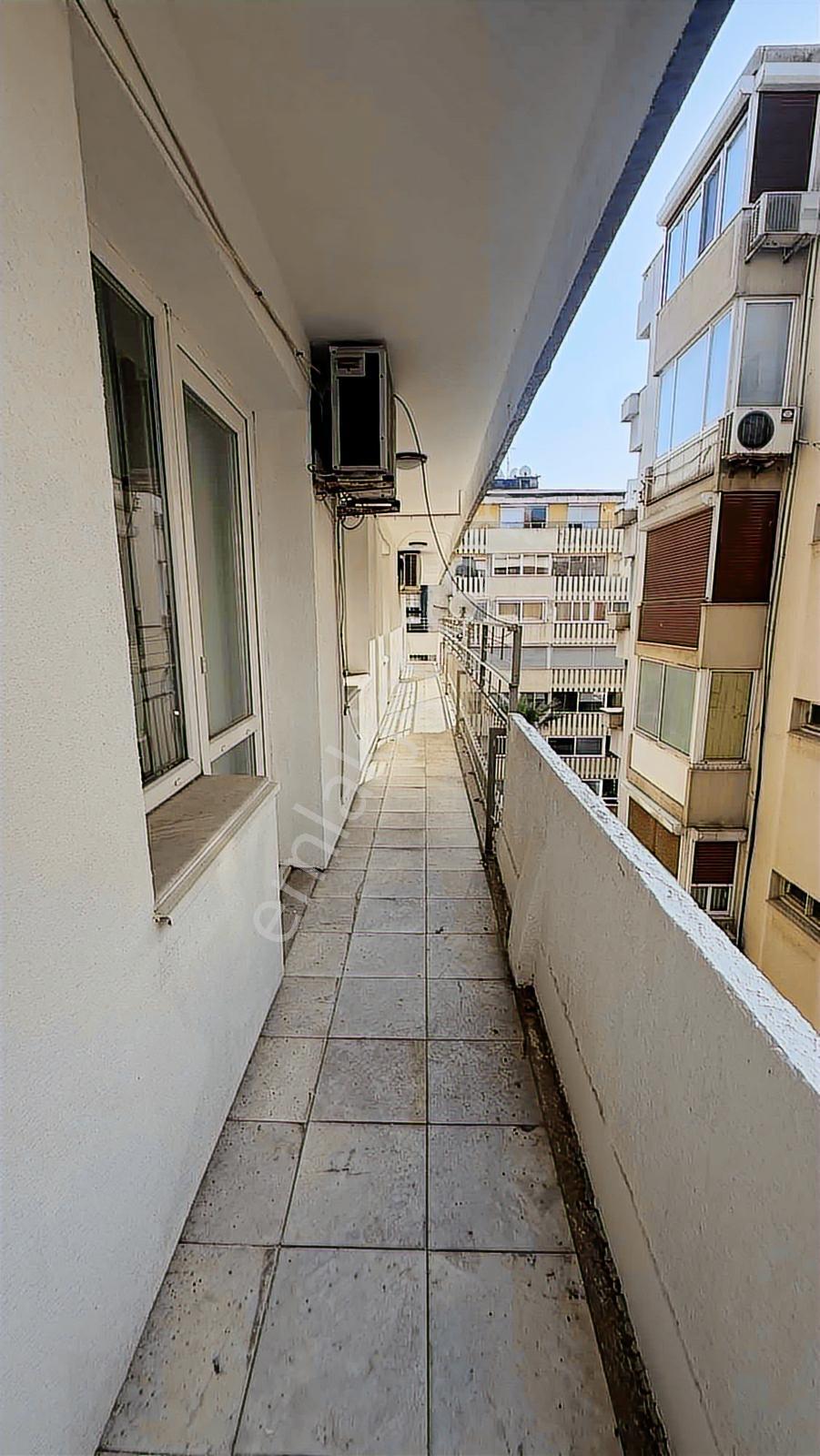 Alsancak'ın En Prestijli Noktasın'da 4+1 265 M² Lüks Daire - Görsel 20