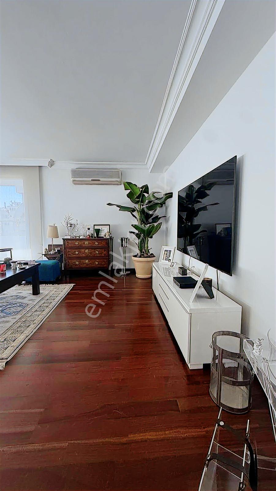 Alsancak'ın En Prestijli Noktasın'da 4+1 265 M² Lüks Daire - Görsel 6