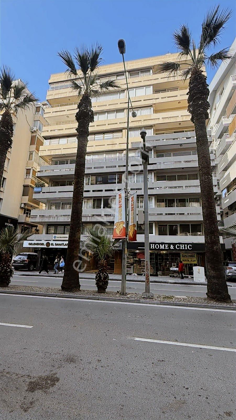 Alsancak'ın En Prestijli Noktasın'da 4+1 265 M² Lüks Daire - Görsel 35
