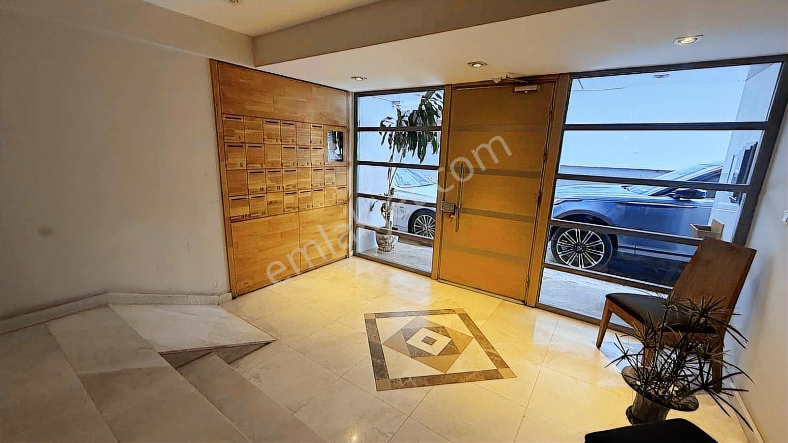Alsancak'ın En Prestijli Noktasın'da 4+1 265 M² Lüks Daire - Görsel 34