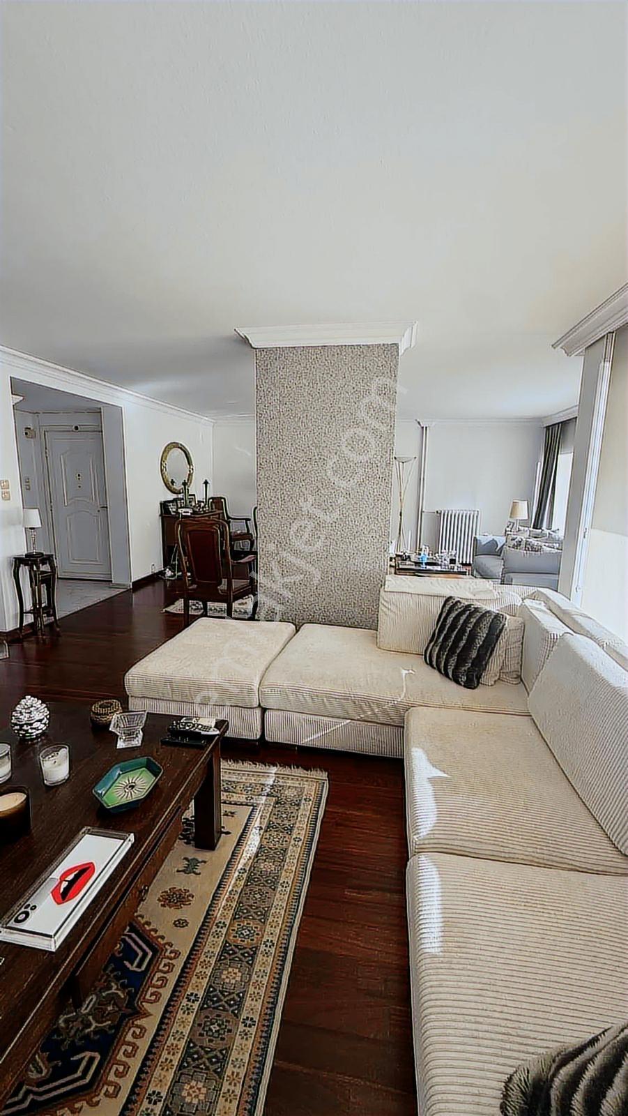 Alsancak'ın En Prestijli Noktasın'da 4+1 265 M² Lüks Daire - Görsel 17