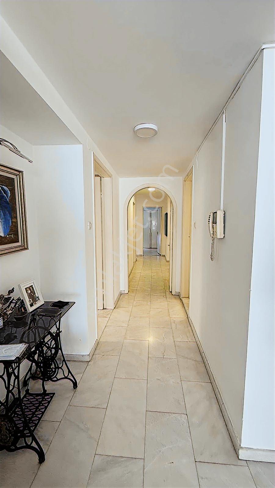 Alsancak'ın En Prestijli Noktasın'da 4+1 265 M² Lüks Daire - Görsel 8