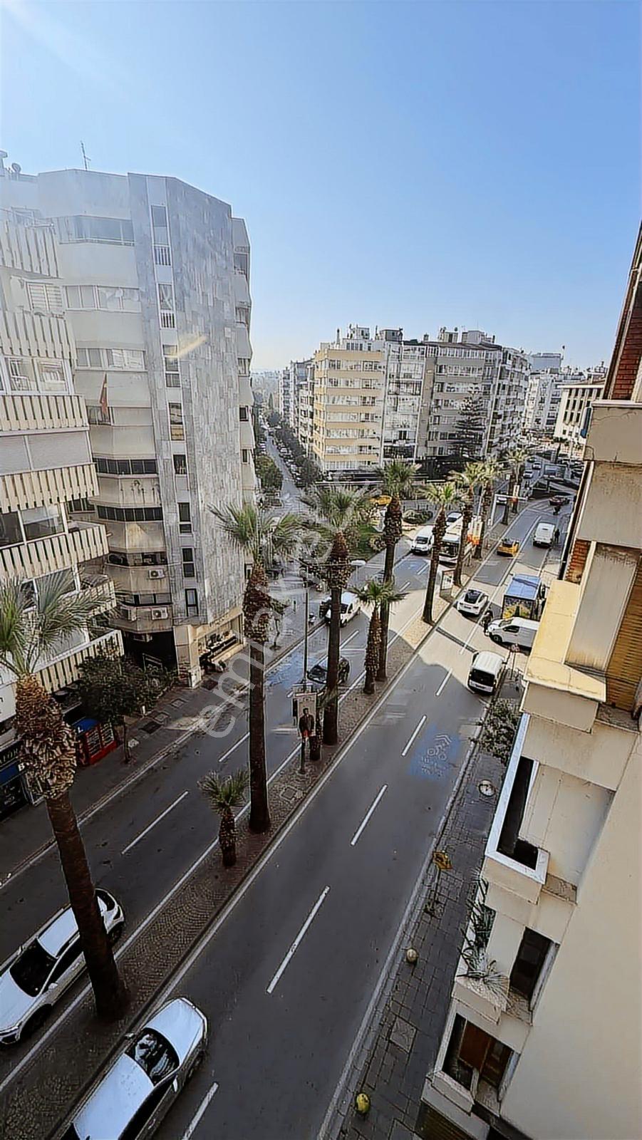 Alsancak'ın En Prestijli Noktasın'da 4+1 265 M² Lüks Daire - Görsel 15