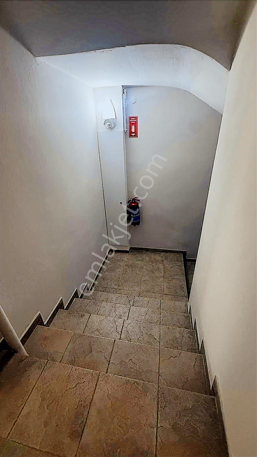 Alsancak'ın En Prestijli Noktasın'da 4+1 265 M² Lüks Daire - Görsel 25