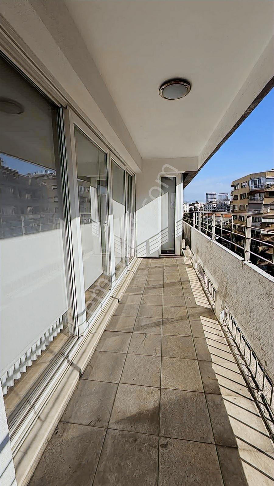 Alsancak'ın En Prestijli Noktasın'da 4+1 265 M² Lüks Daire - Görsel 22
