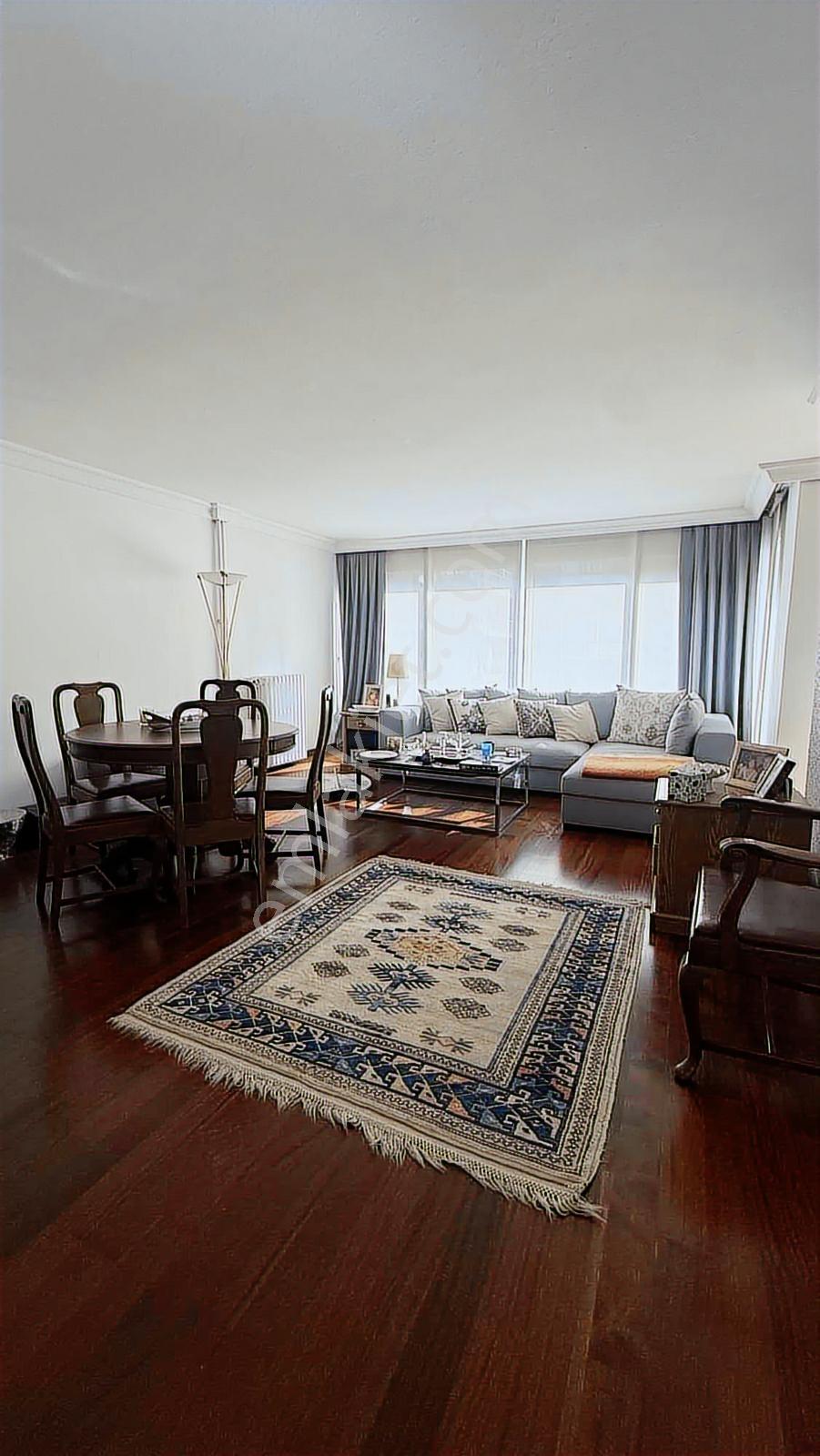 Alsancak'ın En Prestijli Noktasın'da 4+1 265 M² Lüks Daire - Görsel 19